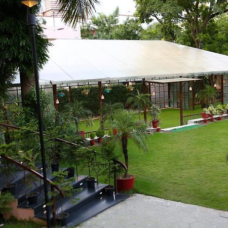 Inderlok Hotel Dehradun Zewnętrze zdjęcie