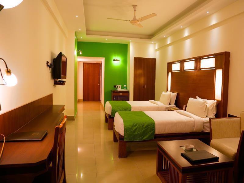 Inderlok Hotel Dehradun Zewnętrze zdjęcie